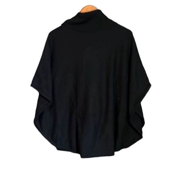 White House Black Market Black knit Poncho.‎ Size xs - Picture 6 of 8